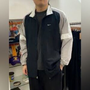 Nike Men's Two-Tone Windbreaker 623